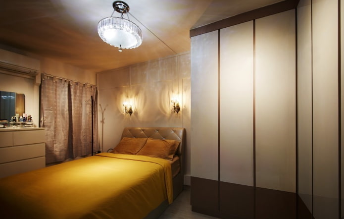 interior de dormitorio marrón con detalles brillantes