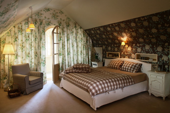 tekstil og indretning i et soveværelse i landlig stil
