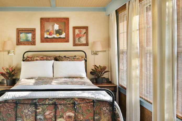 tèxtil i decoració en un dormitori d'estil rural