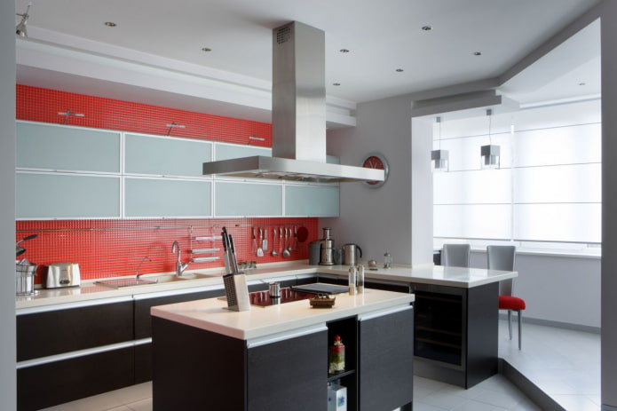 Reka bentuk dapur digabungkan dengan loggia berteknologi tinggi