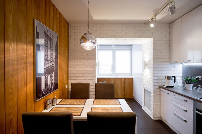 Freiraum im Innenraum der Küche kombiniert mit einer Loggia