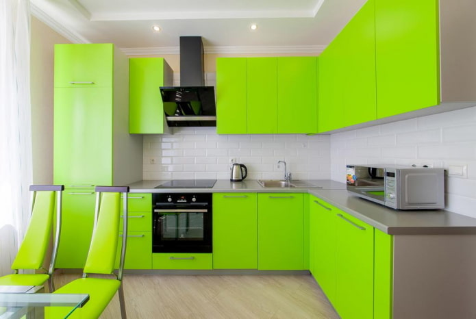 konyha kialakítása élénk zöld színben