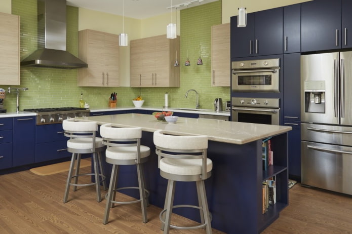 thiết kế nhà bếp màu xanh và màu xanh lá cây