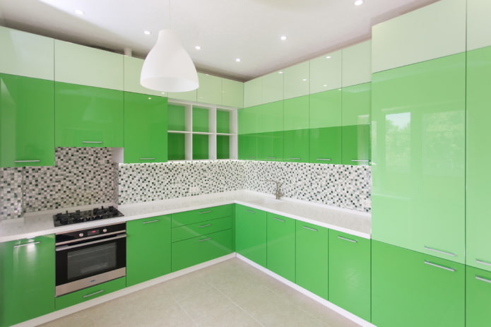 virtuvės dizainas šviesiai žaliais tonais