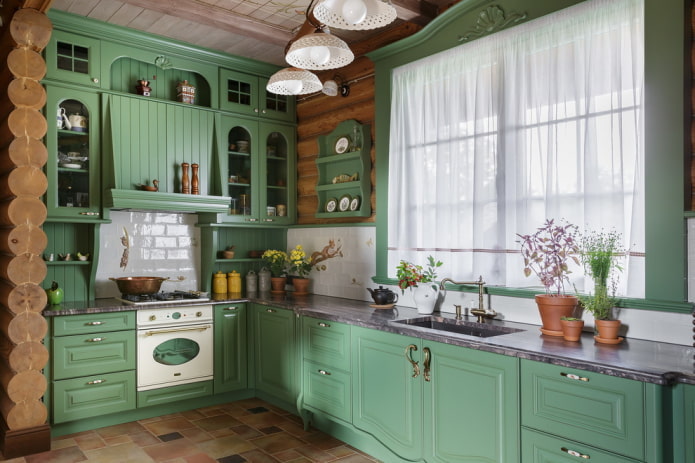 cortinas en el interior de la cocina en colores verdes.