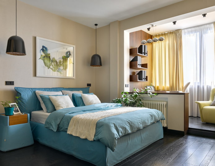arrangement af møbler i soveværelset kombineret med en loggia