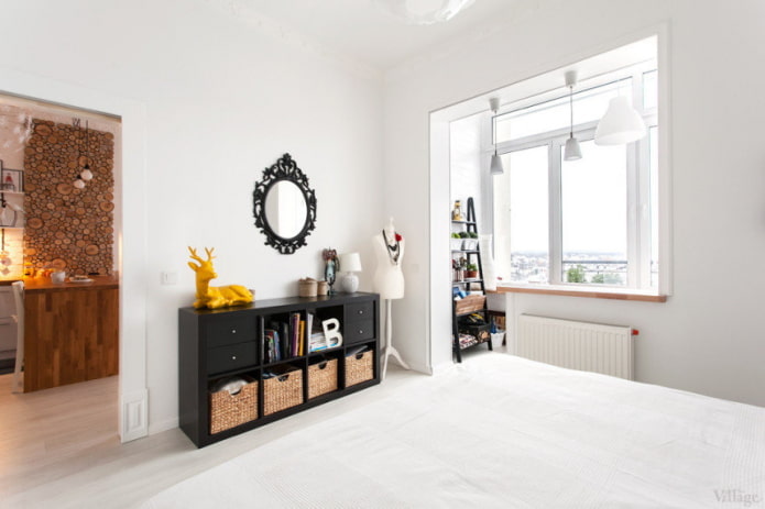 Sovrum i skandinavisk stil med balkong