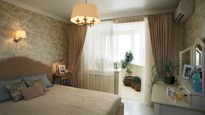 Provence balkonlu yatak odasında