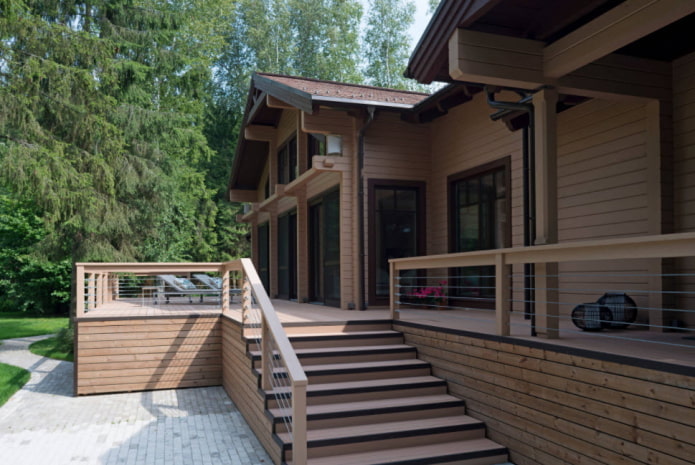 husets veranda i skandinavisk stil