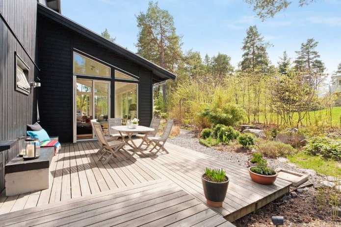 krajinný design domu ve skandinávském stylu