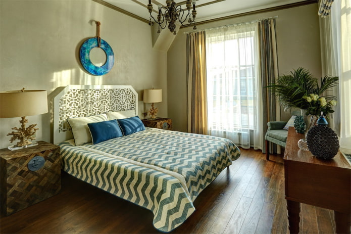 Dekor im Schlafzimmer im mediterranen Stil