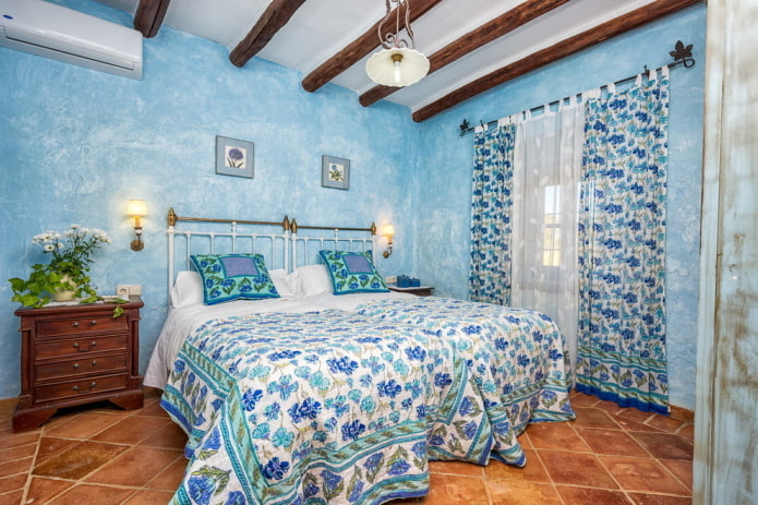 tessile in camera da letto in stile mediterraneo