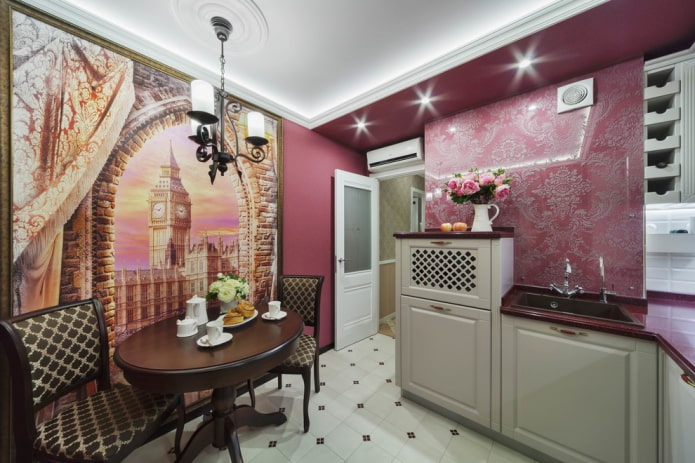 angliško stiliaus virtuvės erdvės dekoravimas ir apšvietimas
