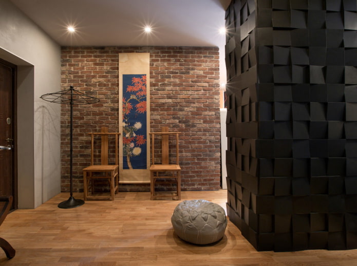 couloir de style industriel avec mur de briques