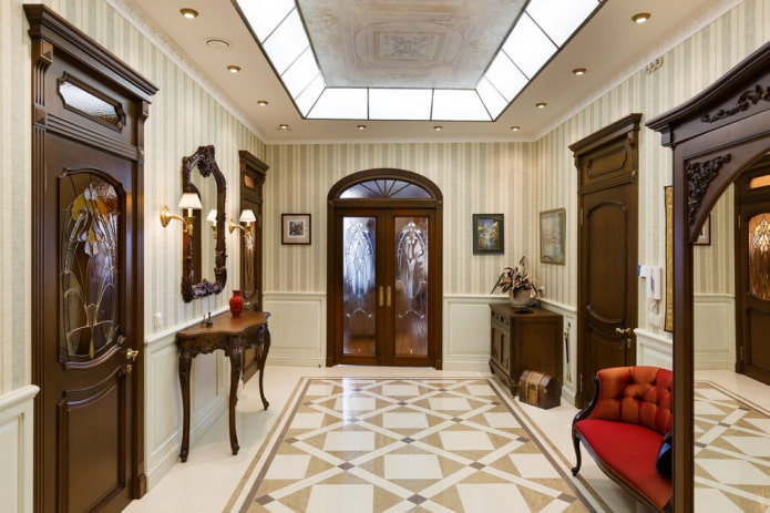 klasiskā stila koridora mēbeles