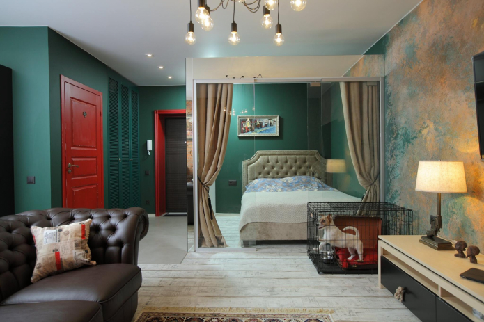 Interior dormitor-living în stil mansardă