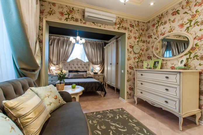 Interno camera da letto-soggiorno in stile provenzale