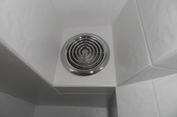 ventilation dans la salle de bain de l'appartement Khrouchtchev