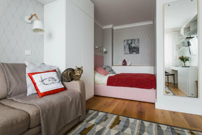 posto letto nel soggiorno nell'appartamento Krusciov