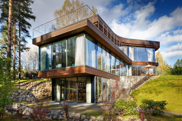 hi-tech stila māja ar panorāmas logiem