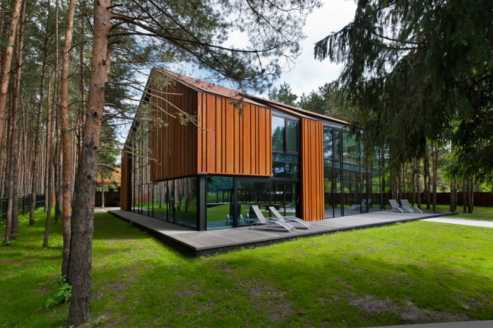 high-tech stílusú ház az erdőben