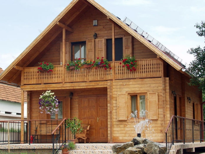 proiect de casă din lemn cu balcon