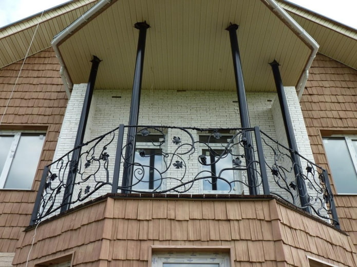 projet de maison avec balcon en métal
