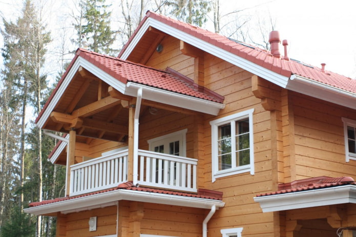 пројект дрвене куће са балконом