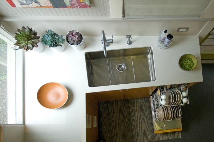 6 kvadratisk køkken med opvaskemaskine