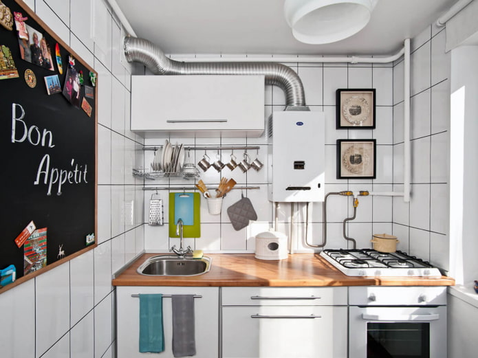6 kvadratinių kambarių virtuvė su geizeriu