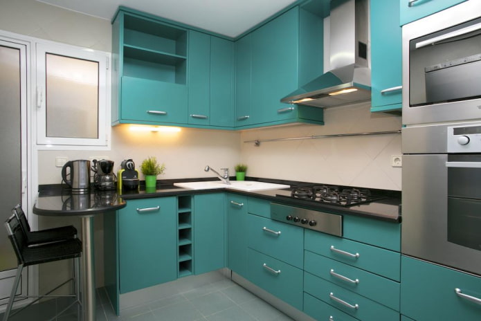 virtuves dizains tirkīza pelēkā krāsā