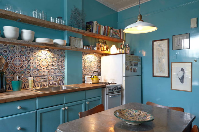 décoration et textiles à l'intérieur de la cuisine de couleur turquoise