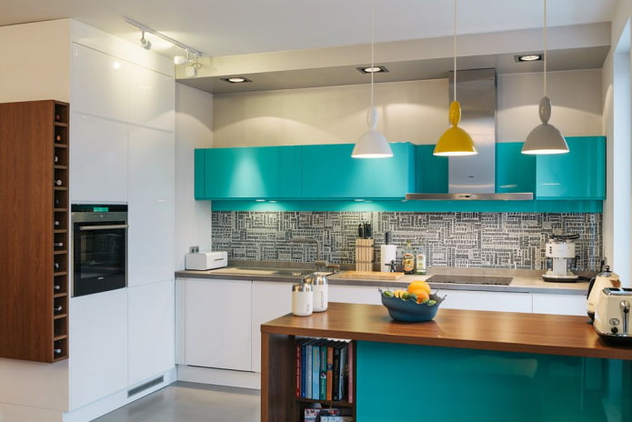 tablier dans un intérieur de cuisine de couleur turquoise