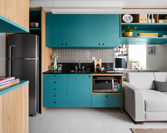 darba virsma virtuves interjerā tirkīza krāsā