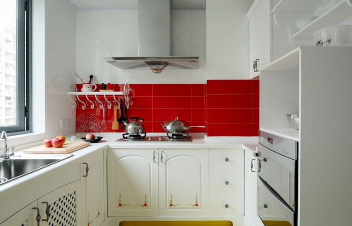 raudona virtuvės prijuostė