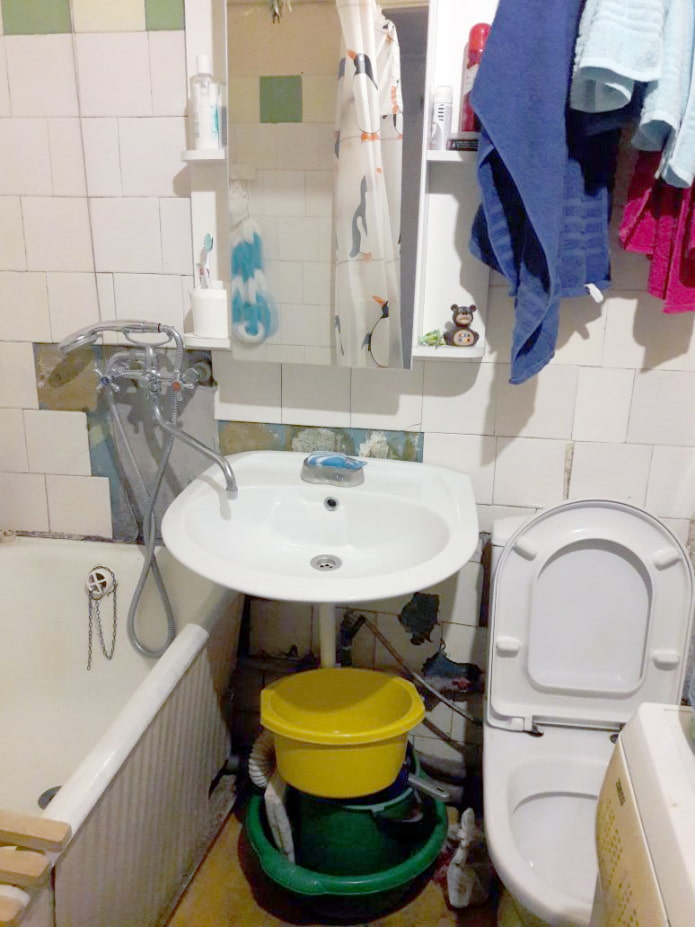 łazienka w Chruszczowa przed naprawą