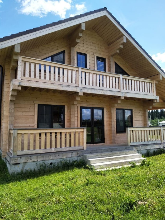 prywatny drewniany dom
