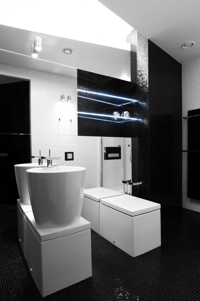sort og hvidt badeværelse