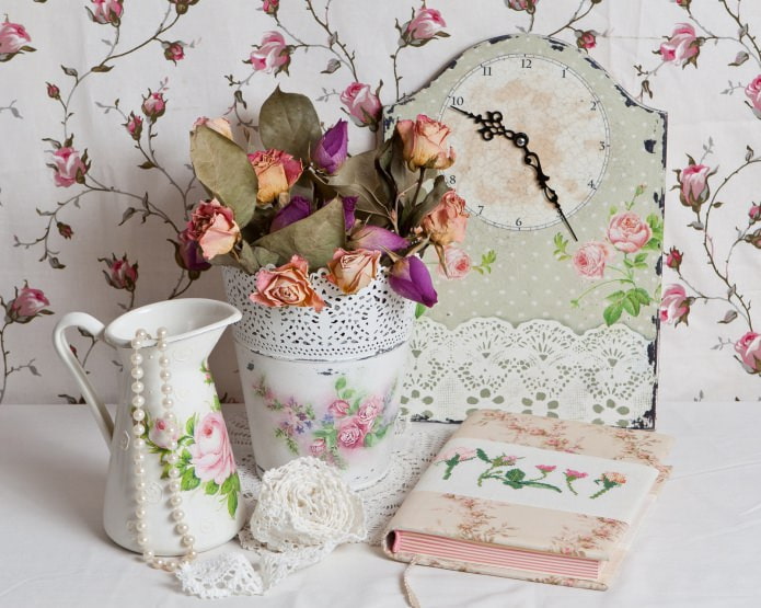 shabby chic decor with roses