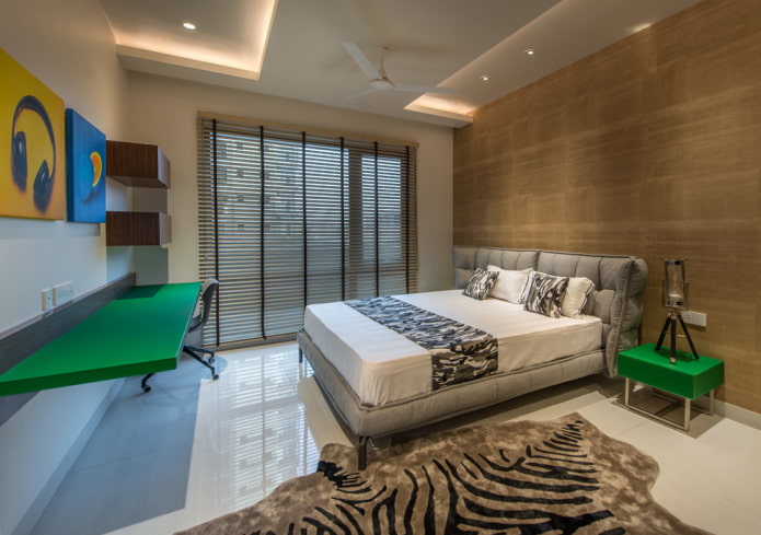 camera da letto con pavimento bianco lucido