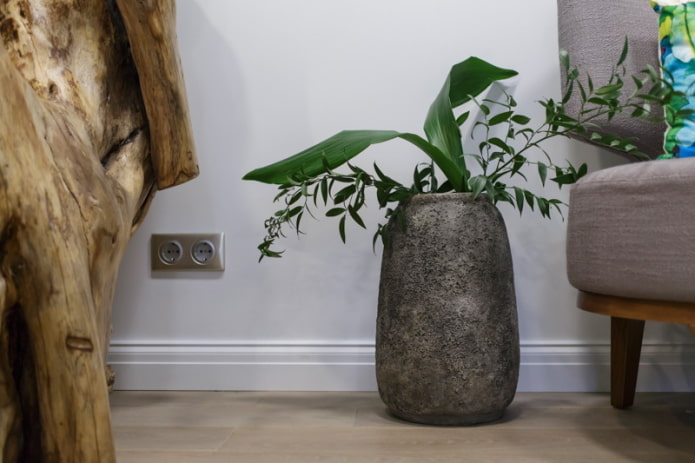 Vase-cache-pot en pierre