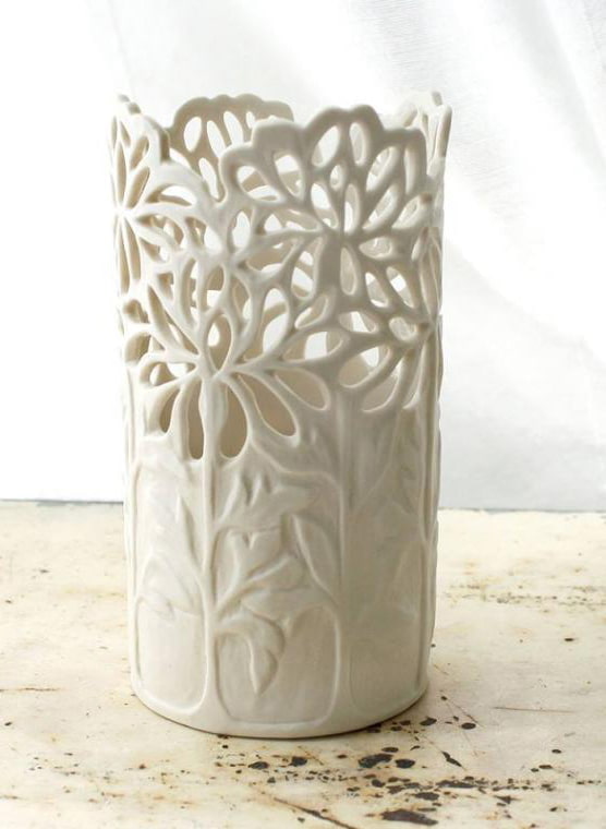 Ażurowy biały wazon