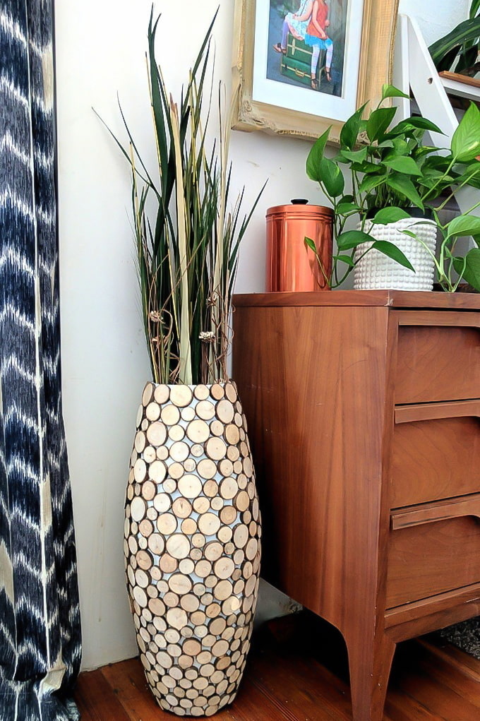 vazos dekoras su mediniais pjūklais