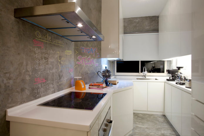 betona siena virtuvē
