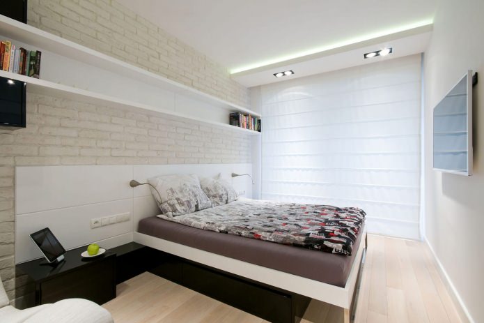 ložnice v designu bytu v jasných barvách