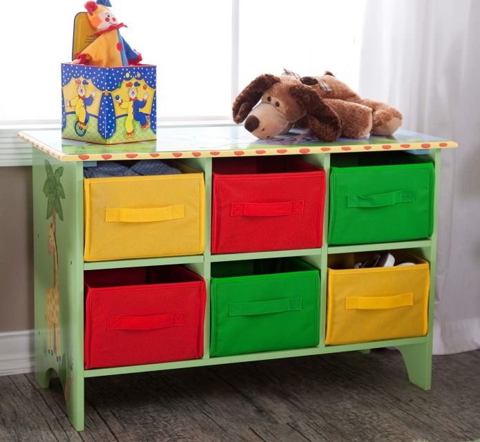 Almacenar juguetes en la habitación de un niño