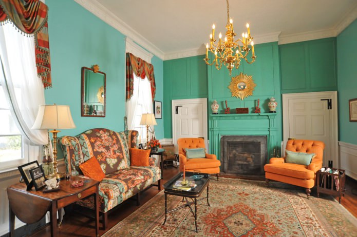 oranžový a tyrkysový obývací pokoj