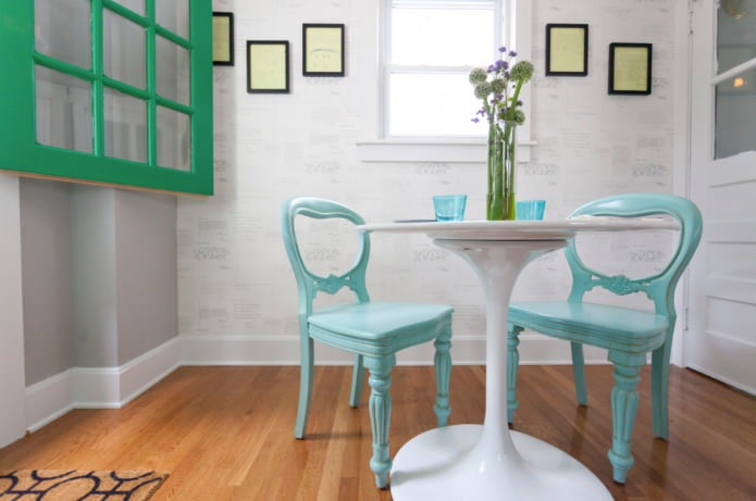 chaises turquoise clair