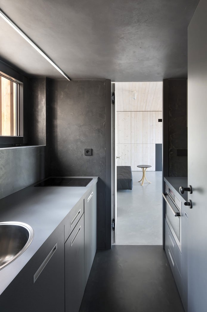 minimalistisk interiørdesign i et lite privat hus