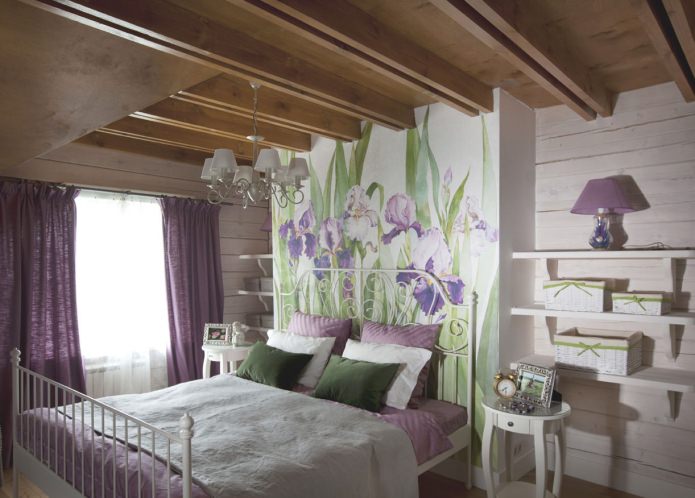 dormitorio con lirios en el diseño de una casa al estilo de provenza